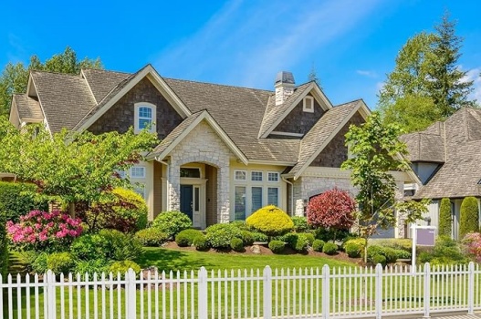 What makes PVC Straight Picket Fences simple to clean and maintain?